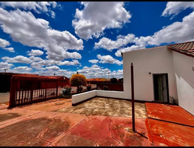 3 BEDROOM HOUSE FOR SALE IN SOSHANGUVE DD